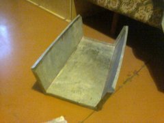 Друг принес со стройки тонкий металл,я вырезал из него коннектор ножницами по металлу