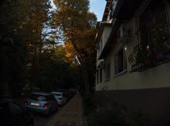 Улица рядом с речкой